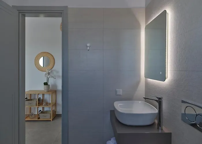 Lefkes Breeze Villa *